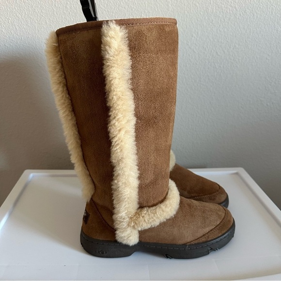 UGG sunburts tall woman’s boots - Picture 3 of 11